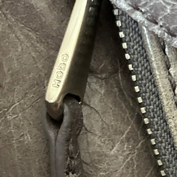 HOBO Envelope Crossbody Embossed Leather Bag Gray EUC - Picture 9 of 14